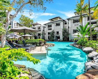 Elysium Private Apartments Triton by the Sea - Palm Cove - Pool
