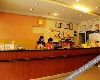 7 Days Inn Liaocheng Xiang Jiang Motor Station Branch - Liaocheng - Front desk