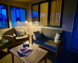2 Miles from Yellowstone's Dutton Ranch! - Darby - Living room
