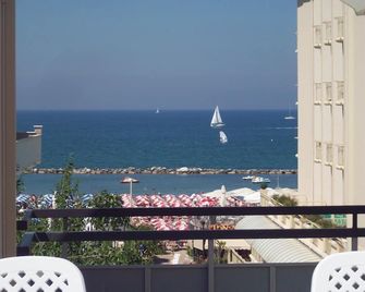 Hotel Des Bains - Cattolica - Parveke