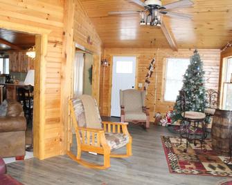 Doherty’s All Seasons Lake House - Tomahawk - Living room