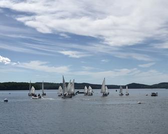 In The Heart Of Castine, 3 blocks from docks, perfect for family reunions - Castine - Playa