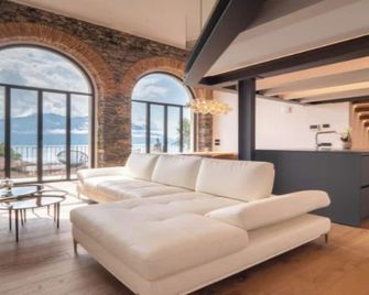 Casa Giorgio Luxury apartment with Stunning View - Menaggio - Living room