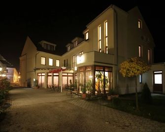 Hotel Patonai - Fertőd - Edificio