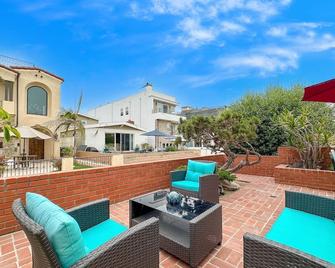 3-Bedroom just 100 meters from the white sands of Hermosa! - Hermosa Beach - Balcony