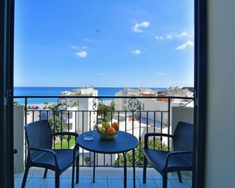 Hotel & Apartments Villa Linda - Giardini Naxos - Balkong