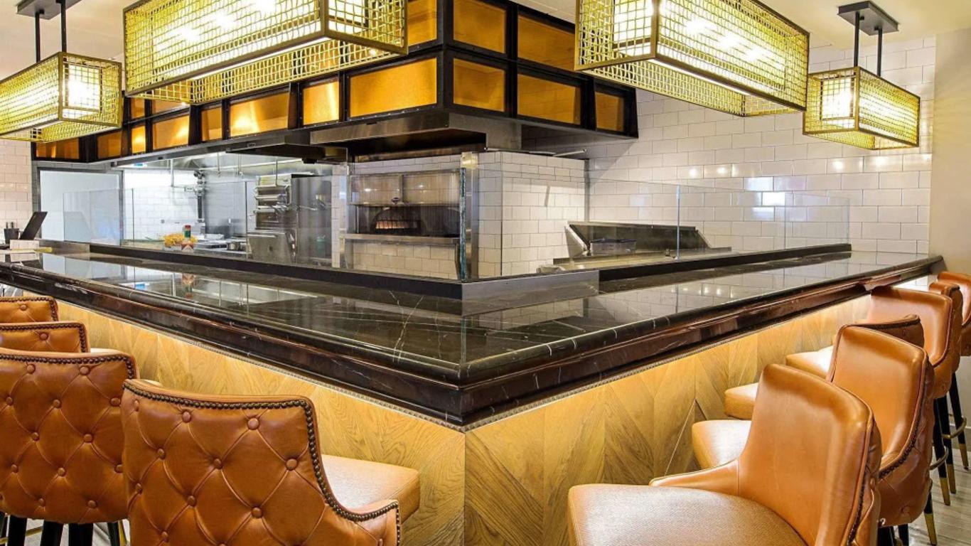 Watermark Baton Rouge, Autograph Collection