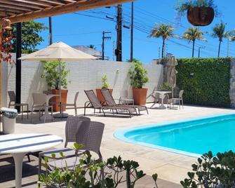 Sandrin Praia Hotel - אראקאז'ו - בריכה