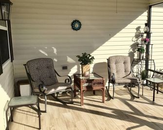 Beautifully Decorated 2/2 Villa W/Gas Golf Cart & Gas Bbq - Wildwood - Innenhof