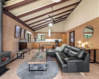 Marima Cottages - Pemberton - Living room