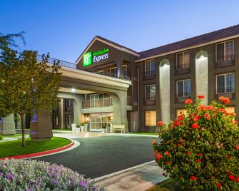Holiday Inn Express Lancaster By IHG - Lancaster - Bygning