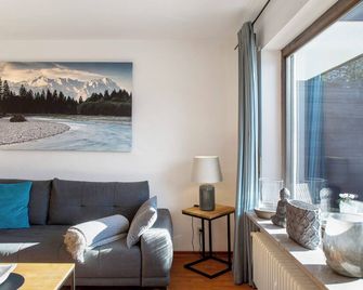 Almzeit - Farchant - Wohnzimmer