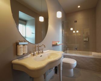 Le Pleasant Hôtel & Café - Sutton - Bathroom