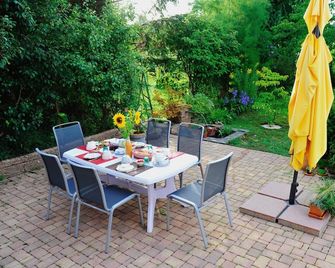 B&b - En Alsace Avec Annie - Zabern - Innenhof