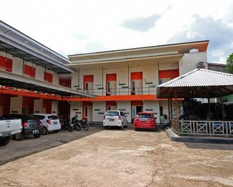 Hotel O Mars Kost Syariah - Jambi - Gebouw