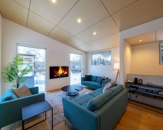 Blue River Chalets by The Hakuba Collection - Hakuba - Olohuone