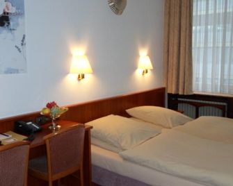 Hotel Bismarck - Düsseldorf - Bedroom