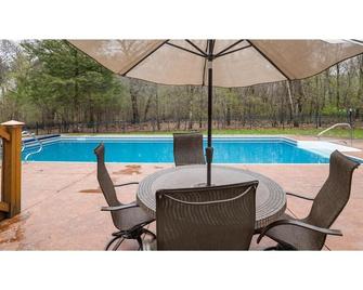 LL private access unit w/ lux beds, pool table, theater room, Xbox/wifi. - Andover - Pool