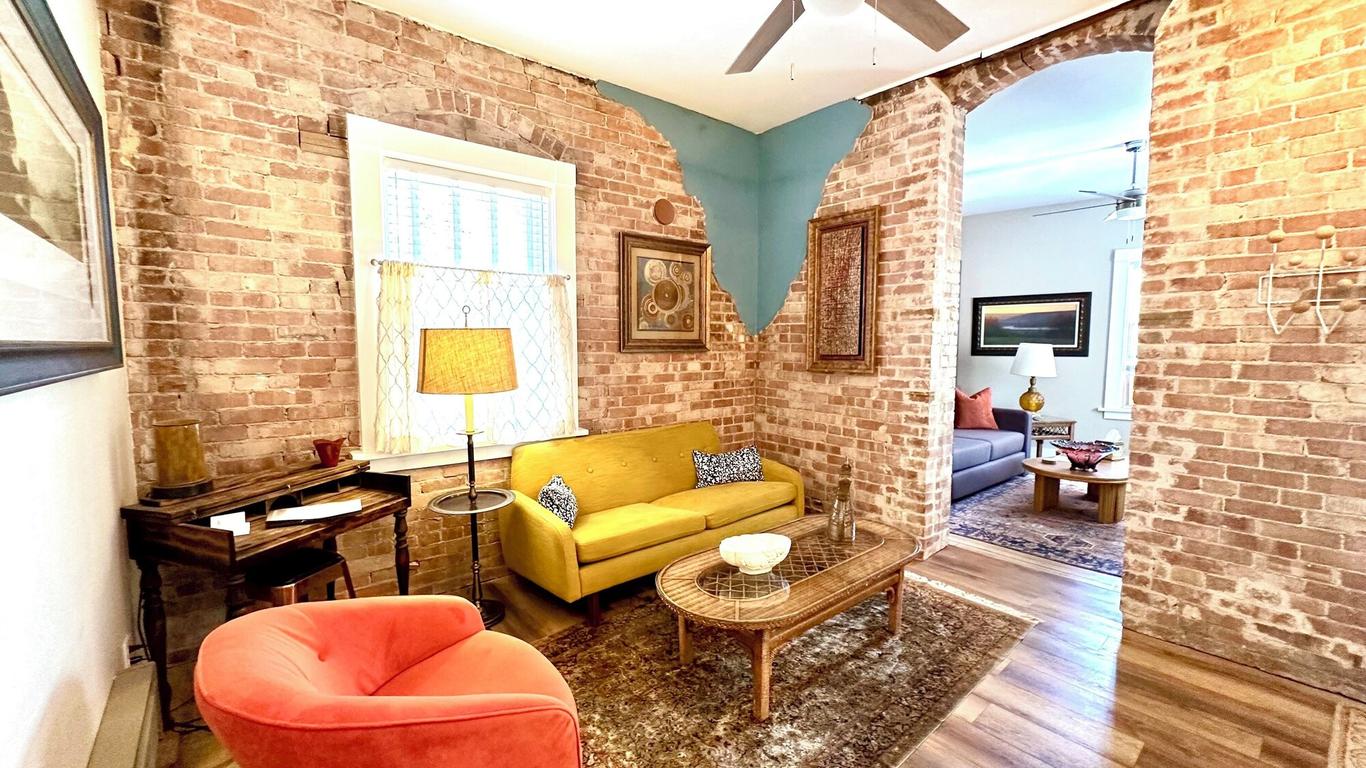 Bisbee Brownstone Suites