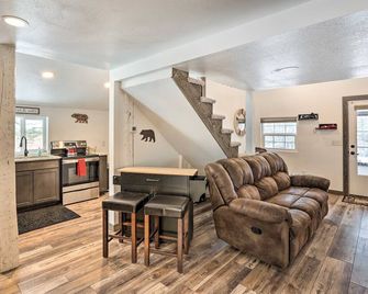 Cozy two bedroom cabin 10 min from Red Rocks 25 min from Denver - 莫裏森(科邏拉多州) - 客廳