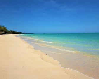 North House at Paradise Beach Andros- private beach, watersports & gamesroom - Kemps Bay - Playa