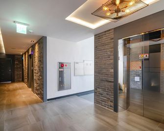 Rings Hotel - Gunsan - Pasillo