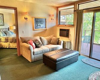 Condo at Lutsen Mtn, Ski in Ski out, Gorgeous views of Moose Mtn - Lutsen - Sala de estar