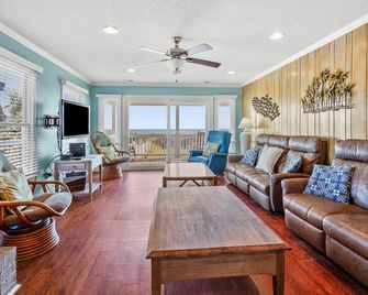 Immaculate Oceanfront Home - Completely Renovated, Private Pool, Game Room - in Ocean Drive - Myrtle Beach - Living room