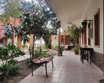 Hotel Halley - Vicuña - Patio