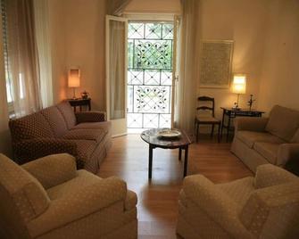 Independent Entrance Apt 130m2 Garden Priv.Parking - Athens - Living room