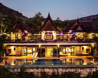 Luxury 8-9 Bed Room Villa with 2 pools, chefservice , Ocean View, Kamala Beach - Kathu - Building