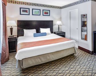 Howard Johnson by Wyndham Lenox - Lenox - Bedroom