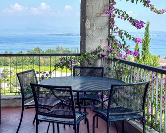 Castello Belvedere Apartments - Desenzano del Garda - Parveke