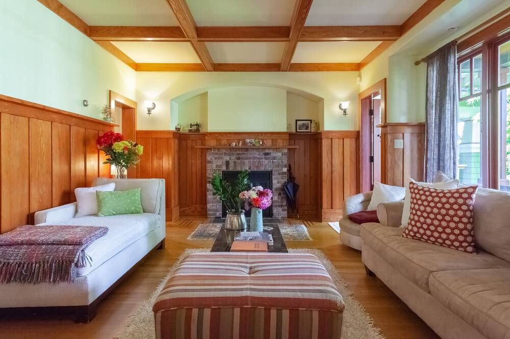 Beautiful, Quiet 3br in Posh Kitsilano - ונקובר - סלון