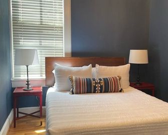 Downtown Auburn game day apartment - Auburn - Schlafzimmer