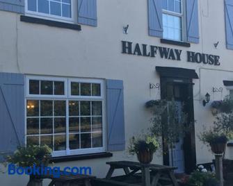 Halfway House - Worcester - Edificio