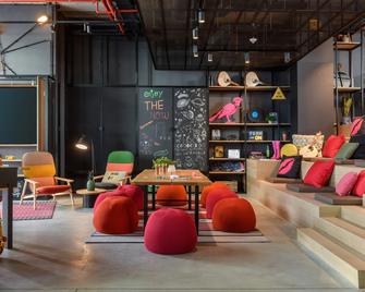 Moxy Lisbon City - Lisbona - Area lounge