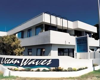 Ocean Waves - Mount Maunganui - Κτίριο