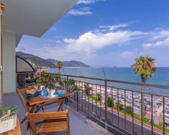 Laigueglia Beach - Happy Rentals - Laigueglia - Balcone