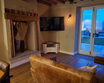 Top Hill Farm Cottage, Pet Friendly, With Hot Tub In Oughtibridge - Sheffield - Wohnzimmer