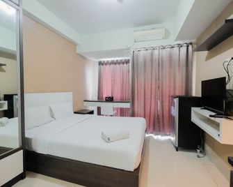 Simply Furnished Studio Grand Dhika City Apartment By Travelio - Bekasi - Bedroom