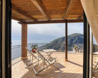 Le Marelle - Furore - Balcone