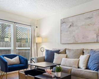 Enfield #113 xxxxxxx - Austin - Living room