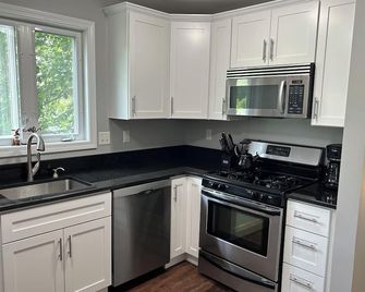 Peaceful 2-bedroom condo in Concord right off I-93 - Concord - Küche