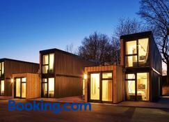 Modern ausgebauter Überseecontainer als Tiny House - Wertheim am Main - Gebouw