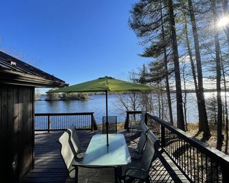 Rare Stoney Lake Waterfront Gem - Lakefield - Balcony