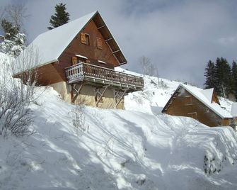 Chalet Sur Flanc De Colline A Besse Promo Last Minute in February - Besse-et-Saint-Anastaise - Bâtiment
