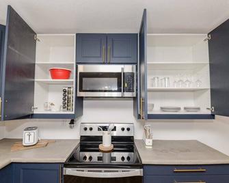 New Remodeled Townhome In Central Fargo - Fargo - Kitchen