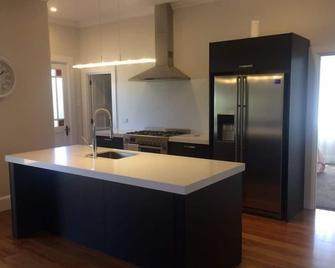 Beautiful and Modernised Villa - Napier - Cocina