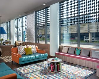 Leonardo Hotel Brighton - Brighton - Oleskelutila